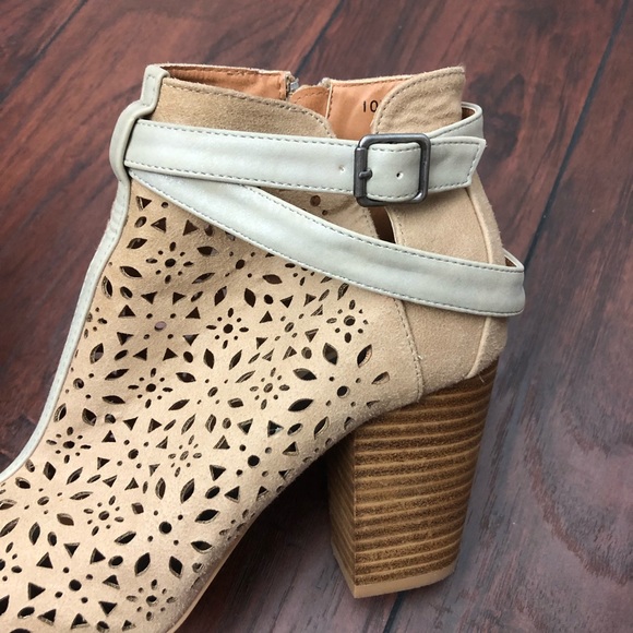 BKE Sole peep toe eyelet cut out heeled booties. Beautiful but too big. - Picture 4 of 8